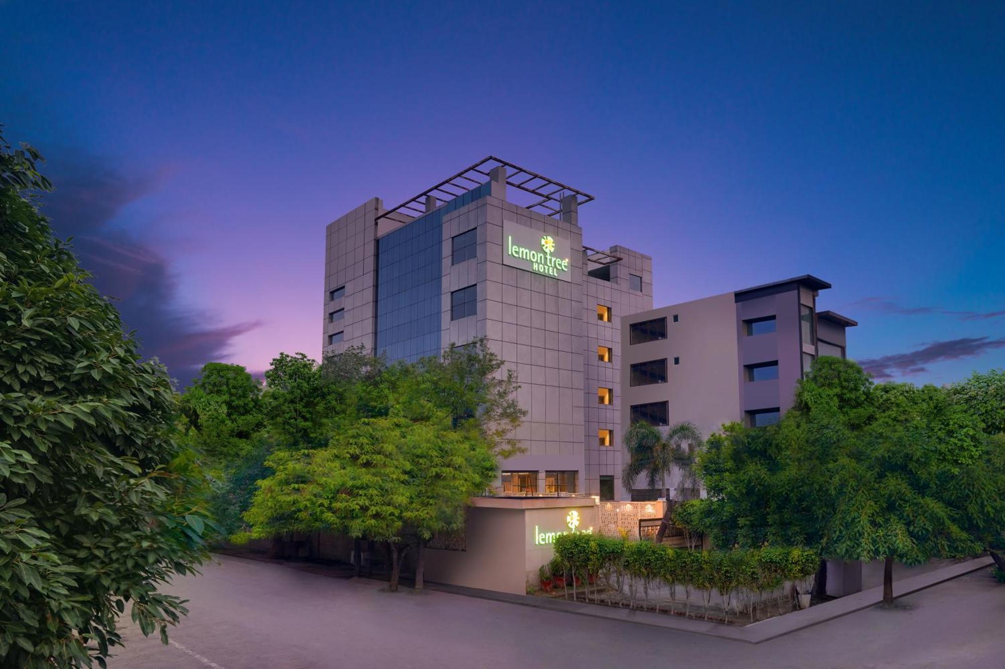 Lemon Tree Hotel, Noida Eksteriør billede