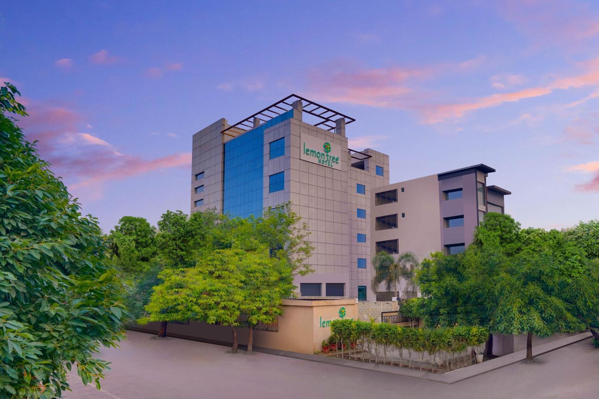 Lemon Tree Hotel, Noida Eksteriør billede