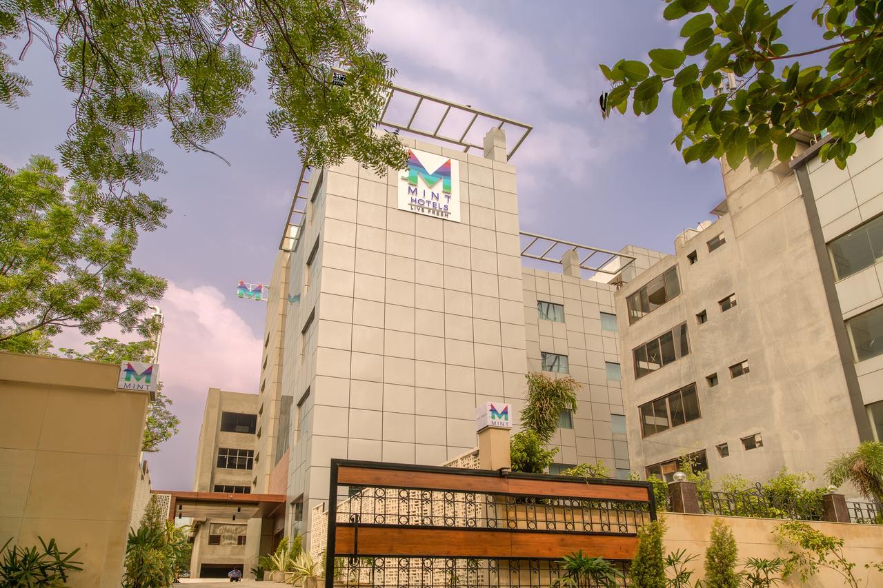 Lemon Tree Hotel, Noida Eksteriør billede